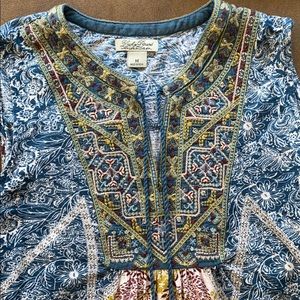 ☘️Lucky Brand embroidered sleeveless cotton top